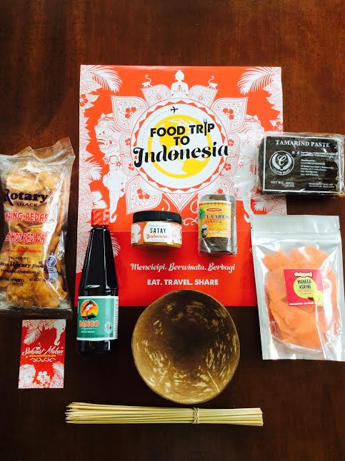 Food Trip to Indonesia subscription box dried mangos sweet hot padi oat tamarind paste palm sugar satay bango sweet soysauce coconut shell bowl food eat recipes 2