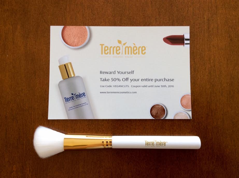 Vegancuts beauty subscription box May 2016 review Terre Mere Cosmetics blush brush cruelty free