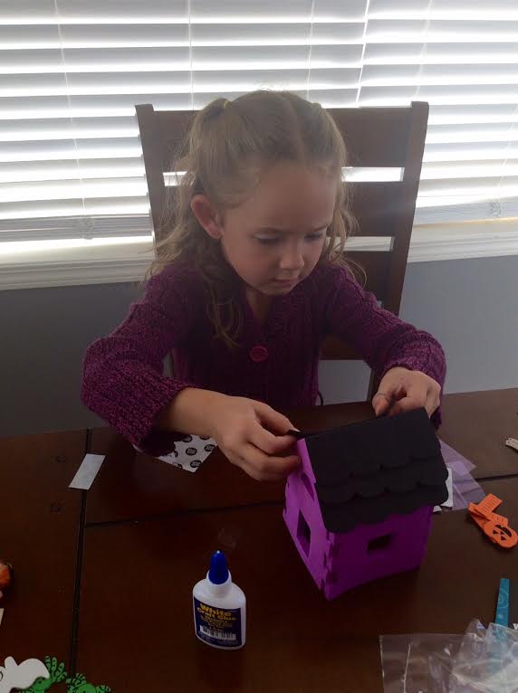 curiosity-box-kids-subscription-october-2016-review-halloween-haunted-house-skeleton-spider-webs-pumpkins-games-crafts-15