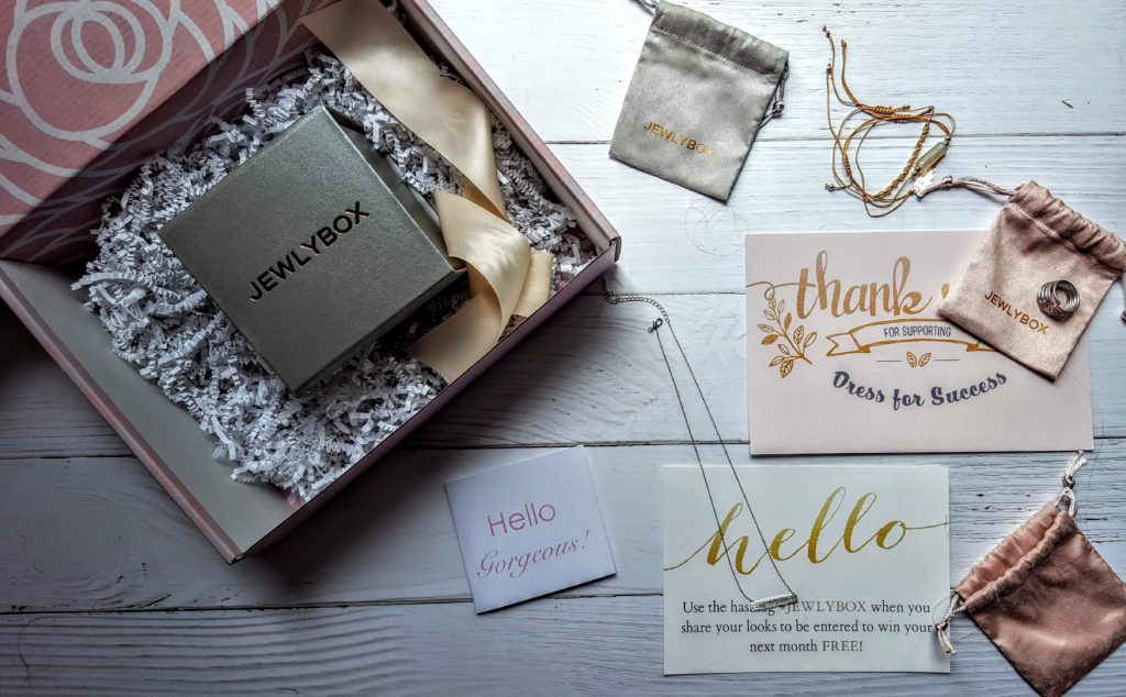 what's in the may jewlybox
