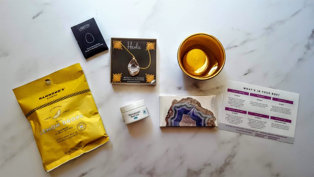 what's in the june mommy mailbox