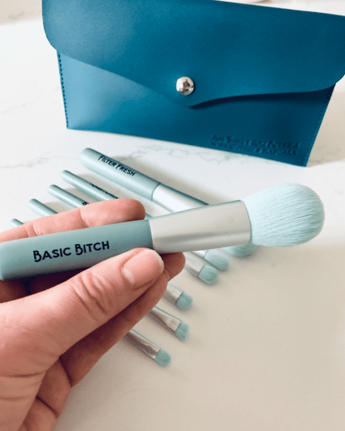 Smartass & Sass January 2022 Box Review Makeup Brushes