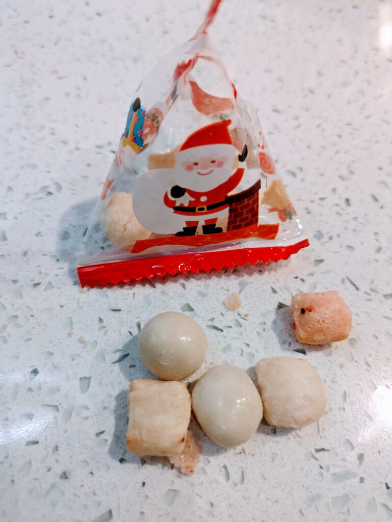 TokyoTreat December 2023 Snacktacular Christmas Box Review 15