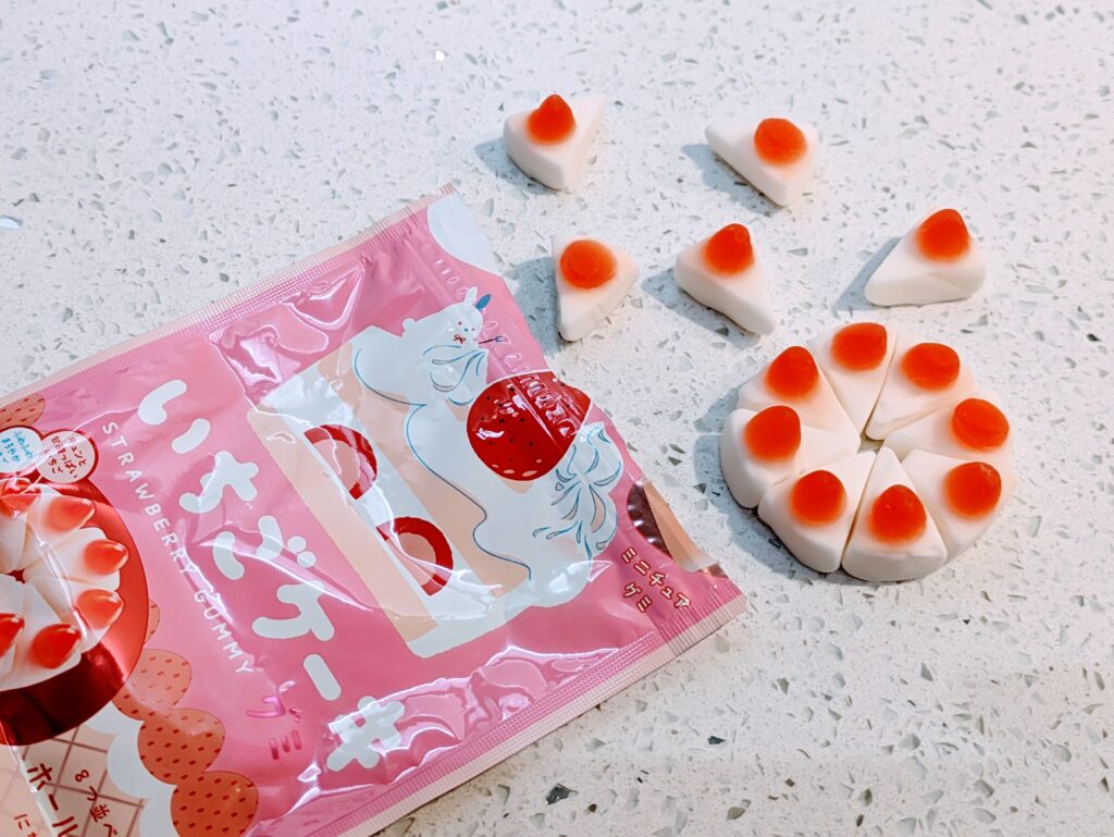 TokyoTreat December 2023 Snacktacular Christmas Box Review 17