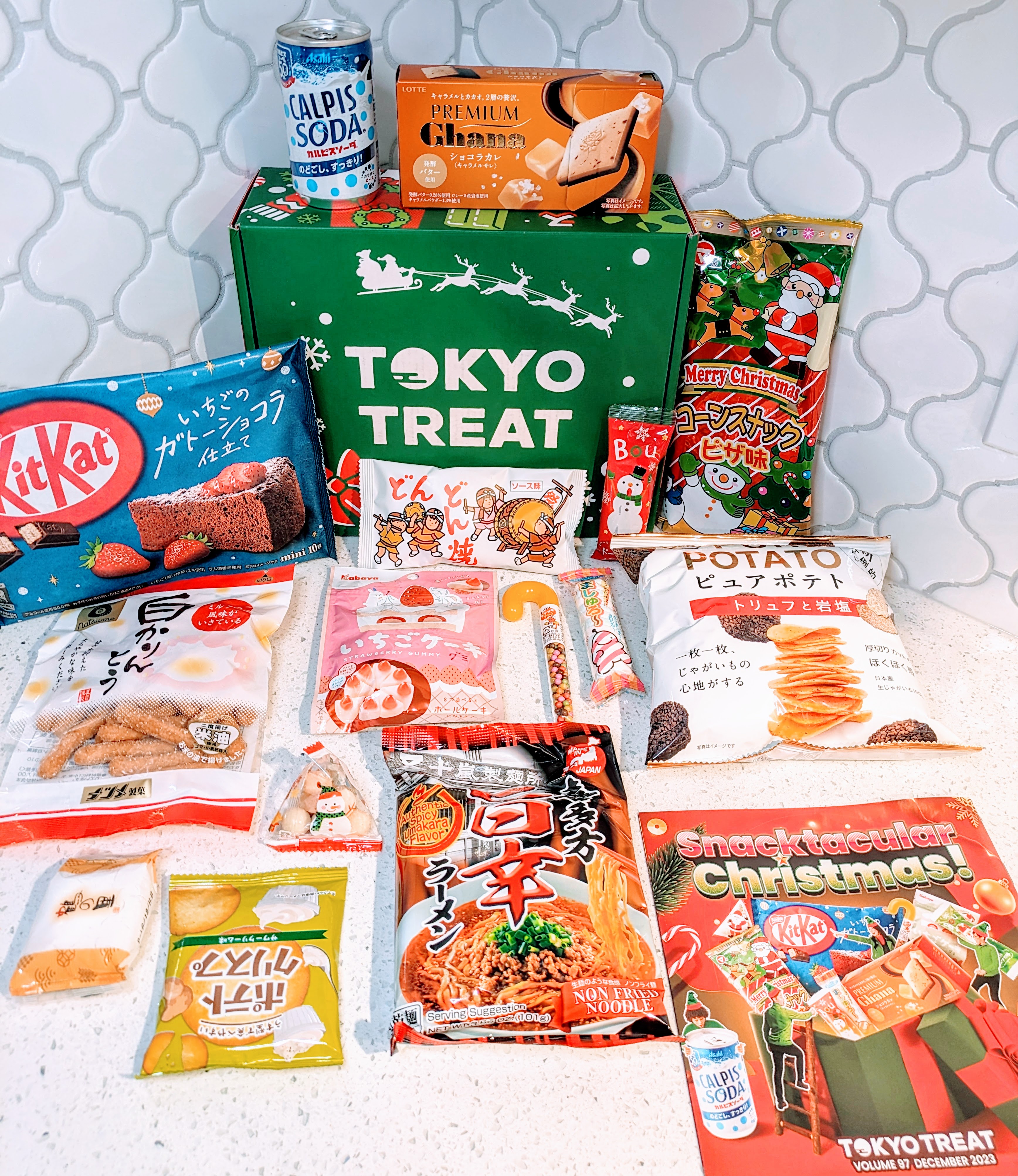 TokyoTreat December 2023 Snacktacular Christmas Box Review 3