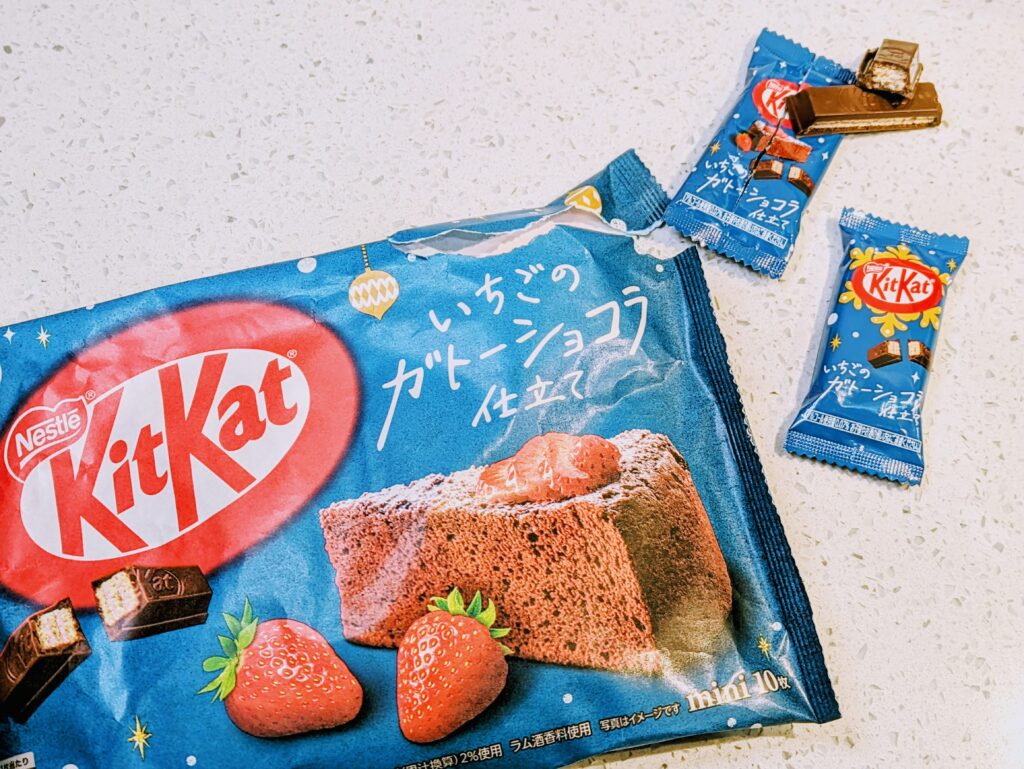 TokyoTreat December 2023 Snacktacular Christmas Box Review 4